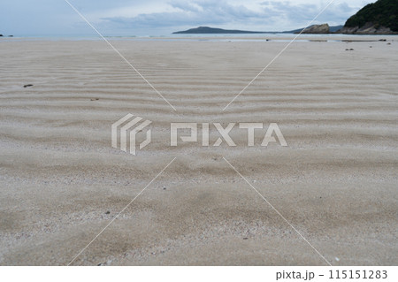長崎県の五島列島にある美しいビーチ「高浜海水浴場」の風景 長崎県の五島列島にある美しいビーチ「高浜海水浴場」の風景 115151283