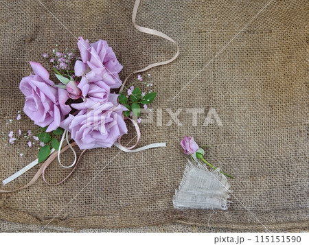 麻布に紫の薔薇 115151590