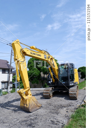 建設現場のユンボ 115151594