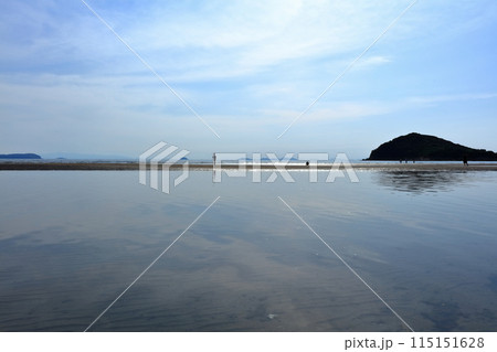【香川県】父母ヶ浜(瀬戸内の天空の鏡)夕日の絶景で知られる観光名所 115151628