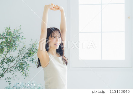 若い女性のビューティーイメージ　 115153040