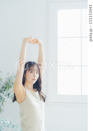 若い女性のビューティーイメージ　 115153041