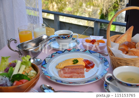 リゾート朝食の完璧なスタート 115153765