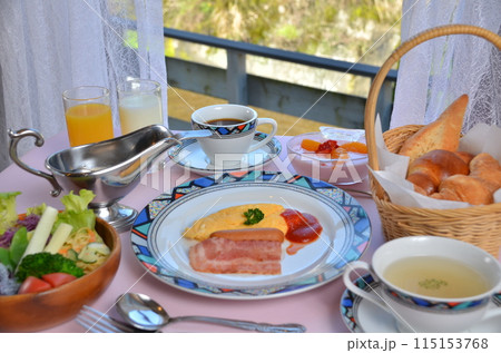 リゾート朝食の完璧なスタート 115153768