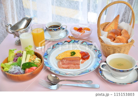 美味しい一日の始まり:新鮮な素材で彩るモーニングプレート 美味しい一日の始まり:新鮮な素材で彩るモーニングプレート 115153803