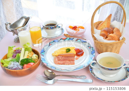 美味しい一日の始まり:新鮮な素材で彩るモーニングプレート 美味しい一日の始まり:新鮮な素材で彩るモーニングプレート 115153806