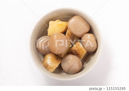 新じゃがいもと玉こんにゃくの旨辛煮 115155295