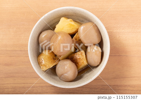 新じゃがいもと玉こんにゃくの旨辛煮 115155307