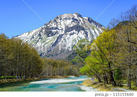 【上高地】焼岳と梓川_02 115155680