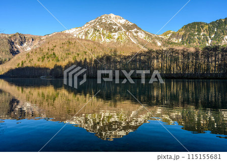 【上高地】焼岳を映す大正池_01 【上高地】焼岳を映す大正池_01 115155681