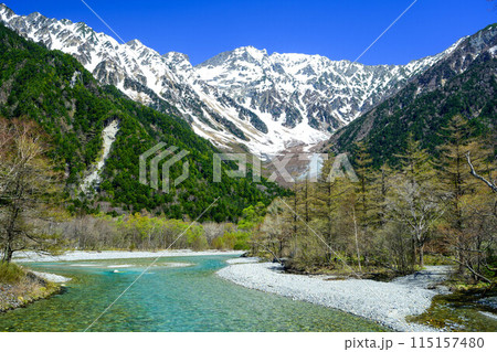 【上高地】穂高連峰と梓川_02 115157480