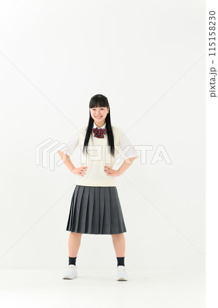 女子高生　制服　縦　全身 115158230