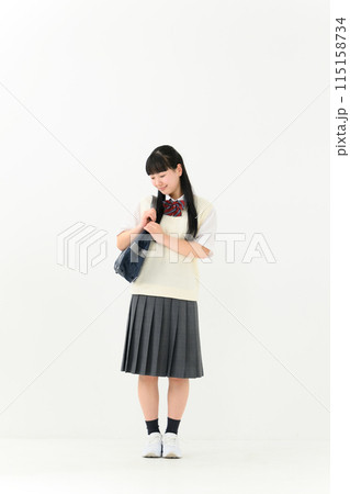 女子高生 制服 かばん 全身 女子高生 制服 かばん 全身 115158734