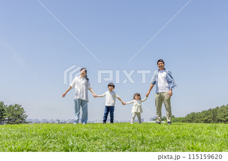 草原　家族　親子 115159620