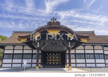 新緑の季節の京都御所 新御車寄 新緑の季節の京都御所 新御車寄 115159935