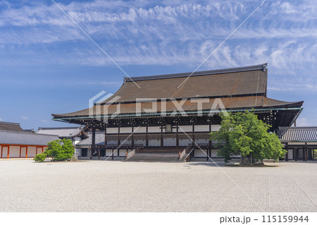 新緑の季節の京都御所 紫宸殿 新緑の季節の京都御所 紫宸殿 115159944