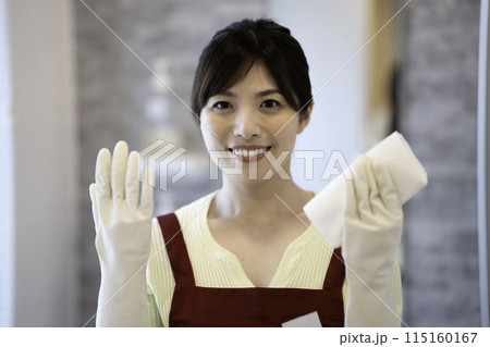 家事代行の女性スタッフ 115160167