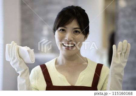家事代行の女性スタッフ 115160168