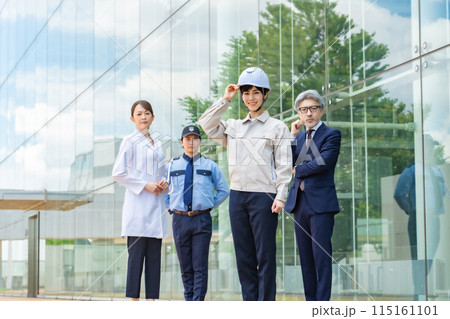 様々な職業の人々（エンジニア・ビジネスマン・研究者・警備員） 115161101