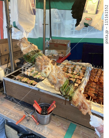 大学路の屋台　串焼き　韓国 115161552