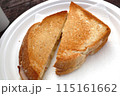 焼き色がきれいなトースト 115161662