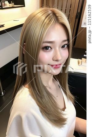 散髪後鏡を見る女性 散髪後鏡を見る女性 115162539