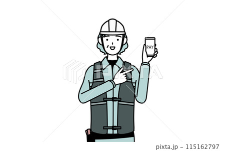スマホのキャッシュレス・オンライン決済を勧めるヘルメットと作業着姿のシニア女性技師 スマホのキャッシュレス・オンライン決済を勧めるヘルメットと作業着姿のシニア女性技師 115162797