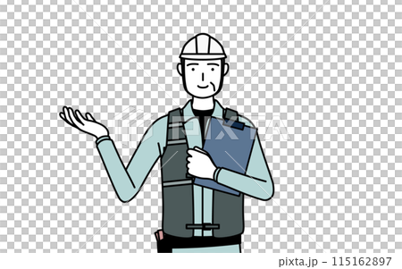 クリップボードを持って手を広げるヘルメットと作業着姿のシニア男性技師 115162897
