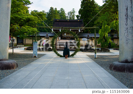 夏の無病を祈る知の輪くぐり 【多賀大社】 夏の無病を祈る知の輪くぐり 【多賀大社】 115163006