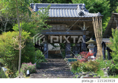 富貴寺仁王門と石造仁王像 115163919