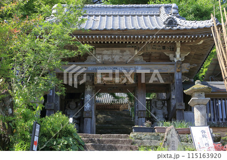 富貴寺仁王門と石造仁王像 富貴寺仁王門と石造仁王像 115163920