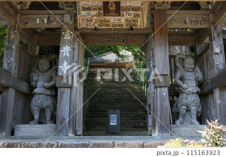 富貴寺仁王門と石造仁王像、富貴寺大堂 富貴寺仁王門と石造仁王像、富貴寺大堂 115163923