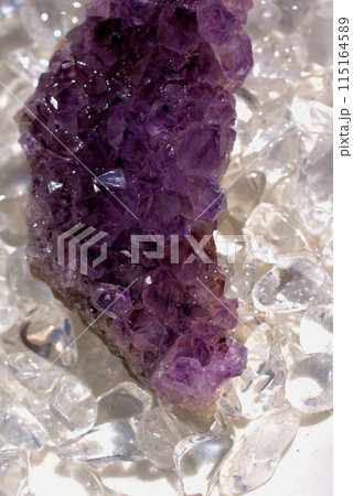 紫水晶 パワーストーン クローズアップ 紫水晶 パワーストーン クローズアップ 115164589