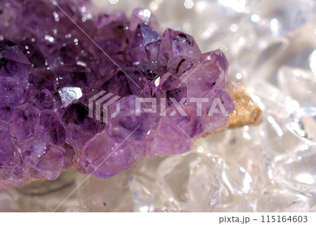 紫水晶 パワーストーン クローズアップ 紫水晶 パワーストーン クローズアップ 115164603