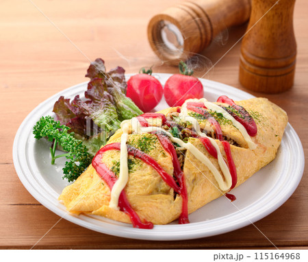 オムそば ( 焼きそばをオムライスのように卵で包む料理 ) 115164968