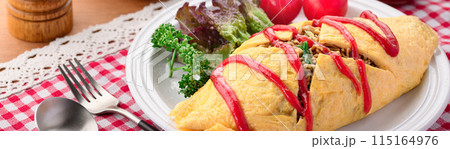 オムそば ( 焼きそばをオムライスのように卵で包む料理 ) 115164976