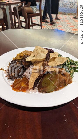 レストランで食べる美味しいチキン南蛮 115165629