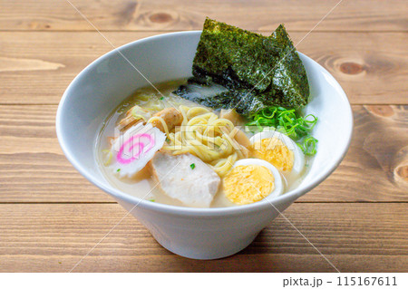 海苔入りの鶏白湯ラーメン 海苔入りの鶏白湯ラーメン 115167611