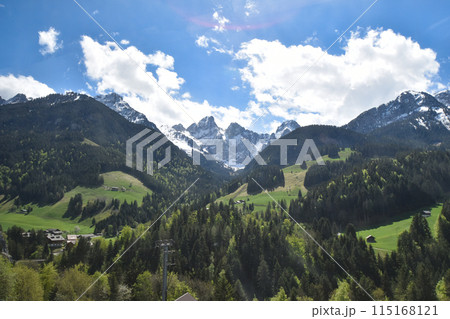 ゴールデンパスラインの美しい車窓の風景 115168121