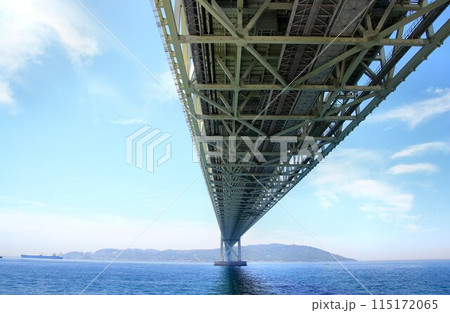 全長3,911 m・中央支間1,991 m!! 完成時は世界最長の吊橋… パールブリッジこと【明】 全長3,911 m・中央支間1,991 m!! 完成時は世界最長の吊橋… パールブリッジこと【明】 115172065