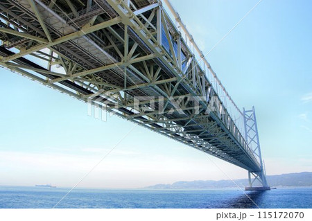 全長3,911 m・中央支間1,991 m!! 完成時は世界最長の吊橋… パールブリッジこと【明】 全長3,911 m・中央支間1,991 m!! 完成時は世界最長の吊橋… パールブリッジこと【明】 115172070