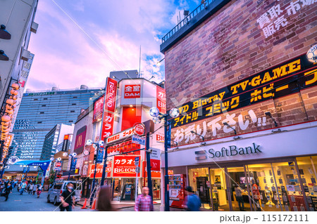 日本の横浜都市景観 6月。横浜駅前の西口五番街などを望む。奥に相鉄横浜駅…=3日 日本の横浜都市景観 6月。横浜駅前の西口五番街などを望む。奥に相鉄横浜駅…=3日 115172111