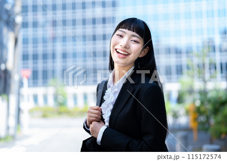 若いビジネスウーマン 若いビジネスウーマン 115172574