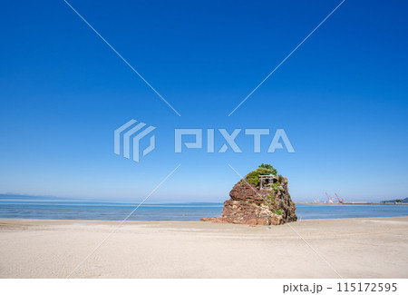 〈島根県〉稲佐の浜と弁天島 〈島根県〉稲佐の浜と弁天島 115172595