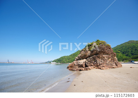 〈島根県〉稲佐の浜と弁天島 115172603
