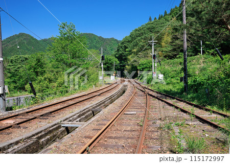 〈島根県〉出雲坂根駅　スイッチバックの線路 115172997