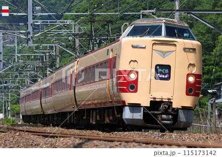 【JR西日本】381系「やくも」〜国鉄色〜（伯備線：美袋〜日羽） 115173142