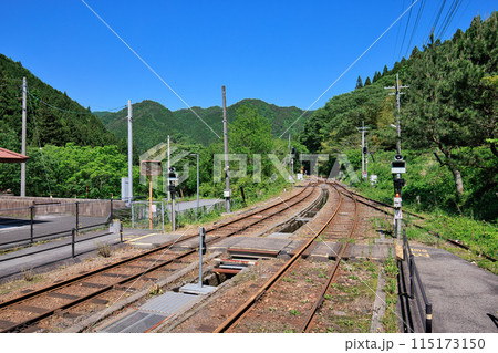 〈島根県〉出雲坂根駅　スイッチバックの線路 115173150