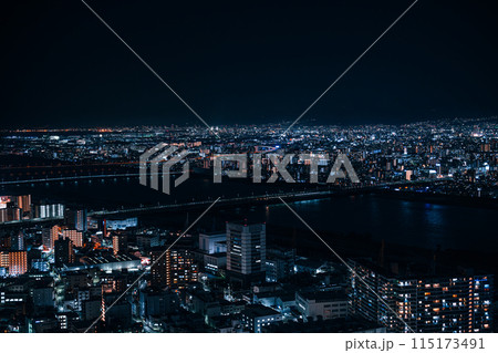 梅田スカイビルから見る大阪の夜景 115173491