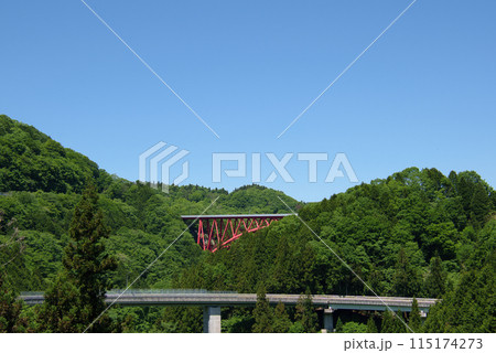 〈島根県〉奥出雲おろちループ　5月 115174273